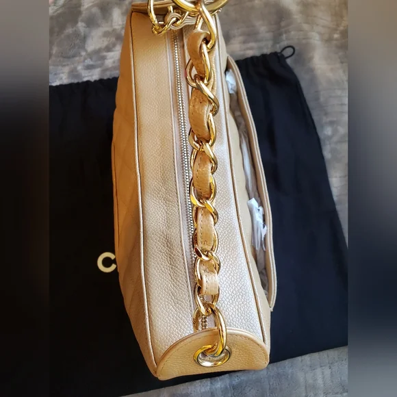 Chanel Timeless Quilted CC Caviar leather shoulder bag - Picture 13 of 16